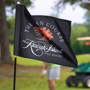 Flatafánar með ísaumuðu merki