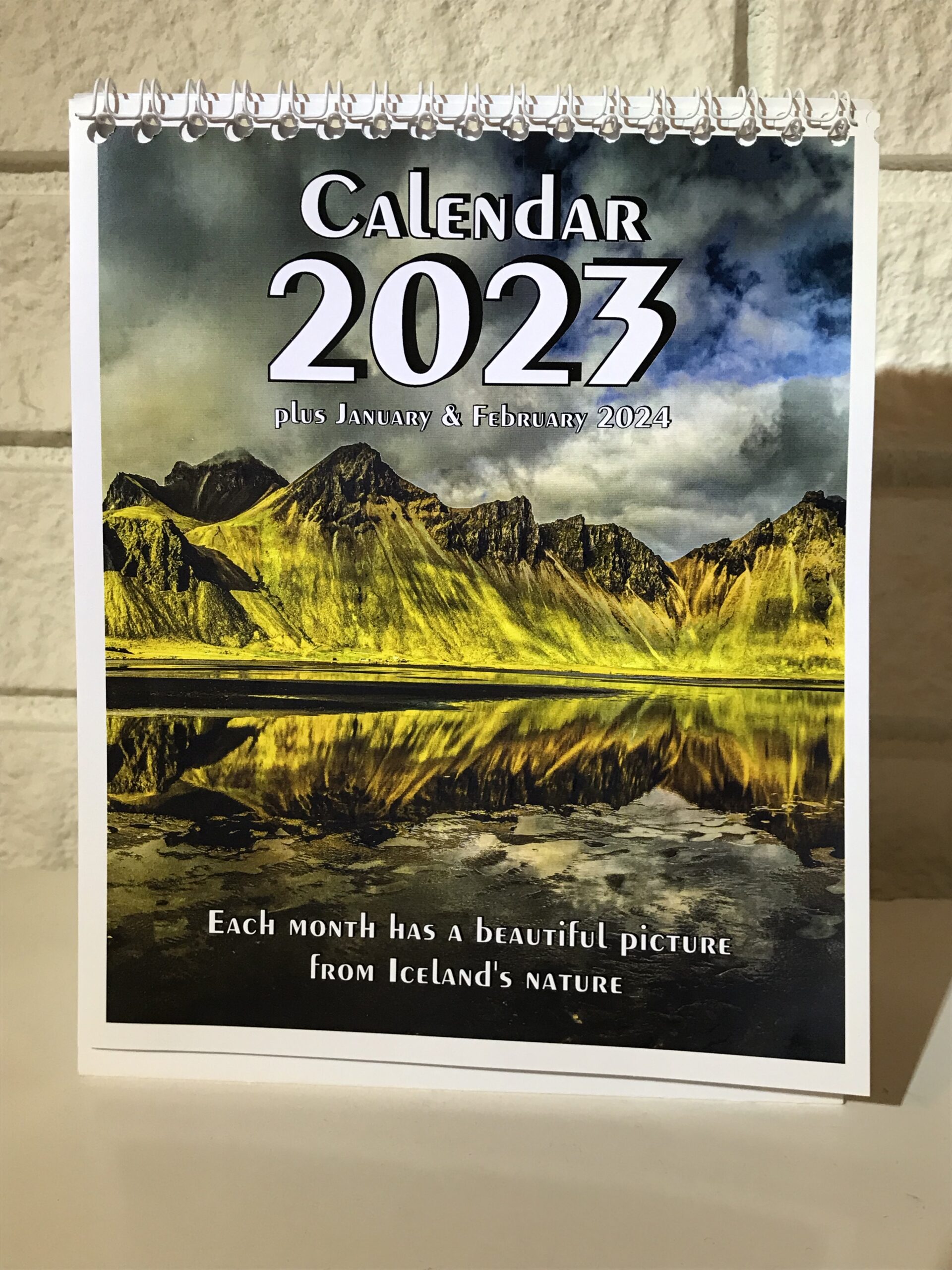 Calendar with pictures from Iceland's nature