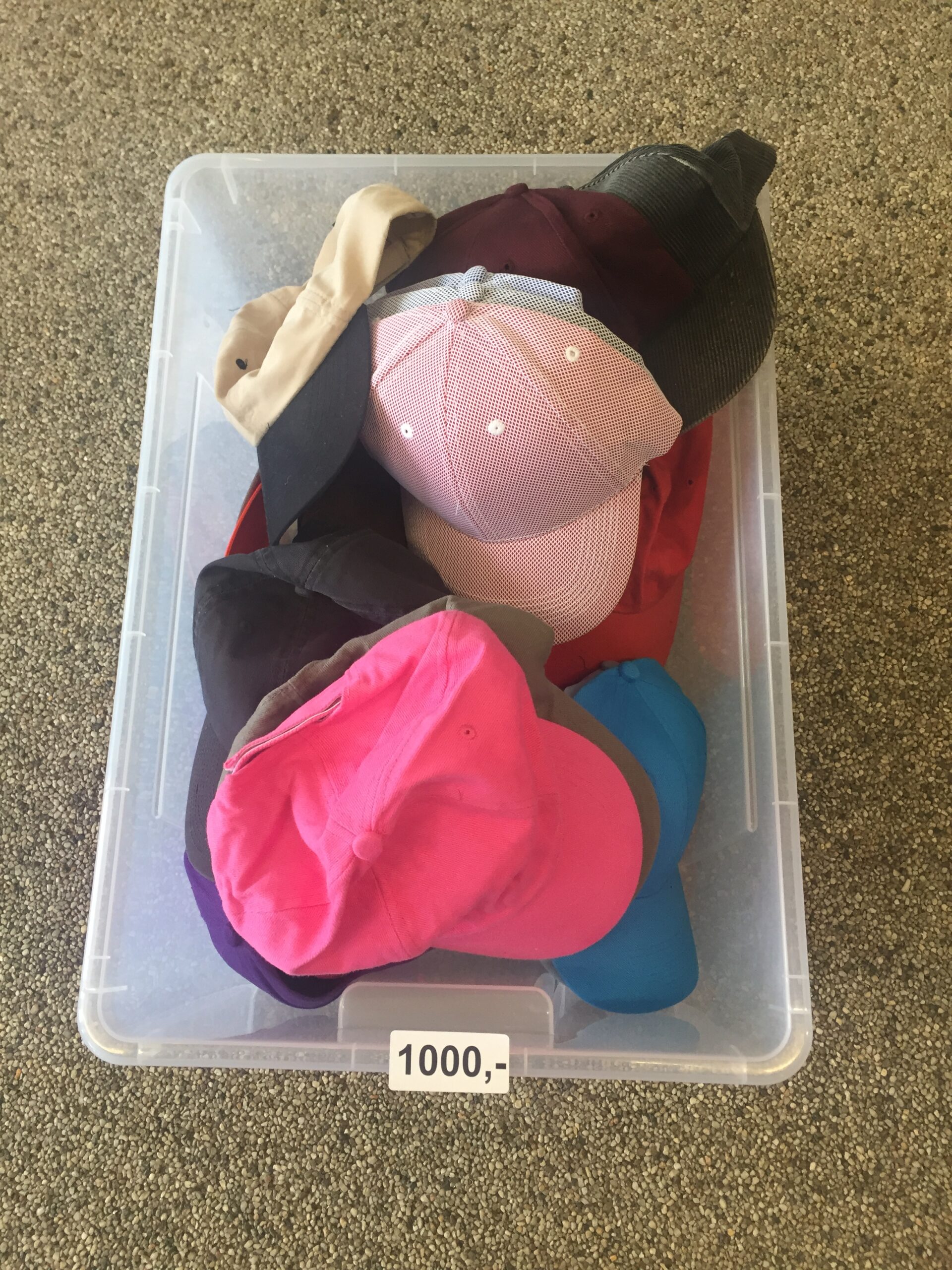 995 krónur pr. húfa 50% afsláttur