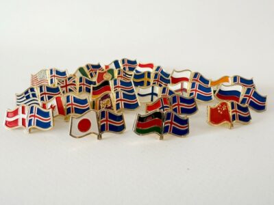 Fánamerki erlend sendiráð á Íslandi. ATH! 500 kr. póstburðargjald bætist við ef senda á merkið